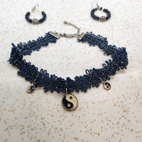 Vintage Drop Hoop Earrings & Ying Yang Choker Set - Picture 2 of 6